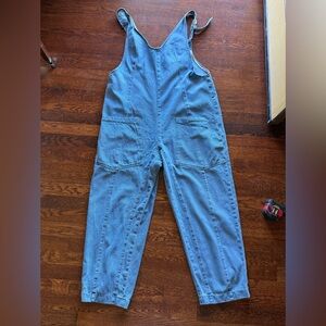 Overalls sz L. Comfy baggy jean overalls